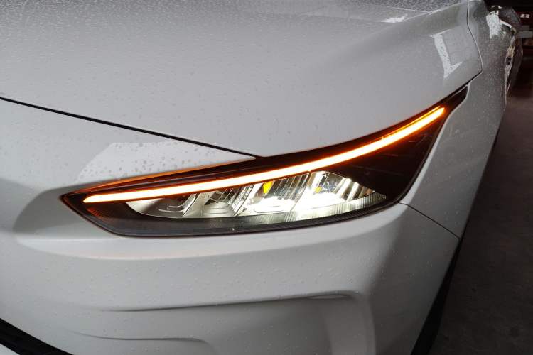 Used Geometry A 2021 Pro Enjoy High-Dimensional Range Edition 430KM A430 Easy-Drive Version Left Front Headlight
