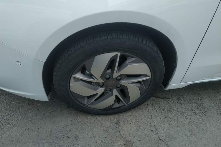 Used Geometry A 2021 Pro Enhanced High-Efficiency Range Version 600KM A600 PowerCube Edition Left Front Wheel Hub