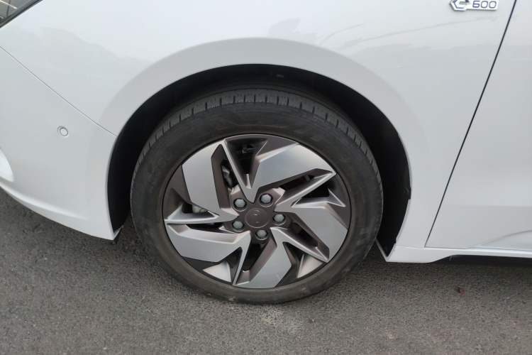 Used Geometry A 2021 Pro Enhanced High-Efficiency Range Version 600KM A600 PowerCube Edition Left Front Wheel Hub