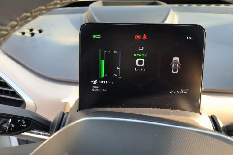 Used Geometry A 2021 Pro Enhanced High-Efficiency Range Version 600KM A600 PowerCube Edition Odometer Close Up