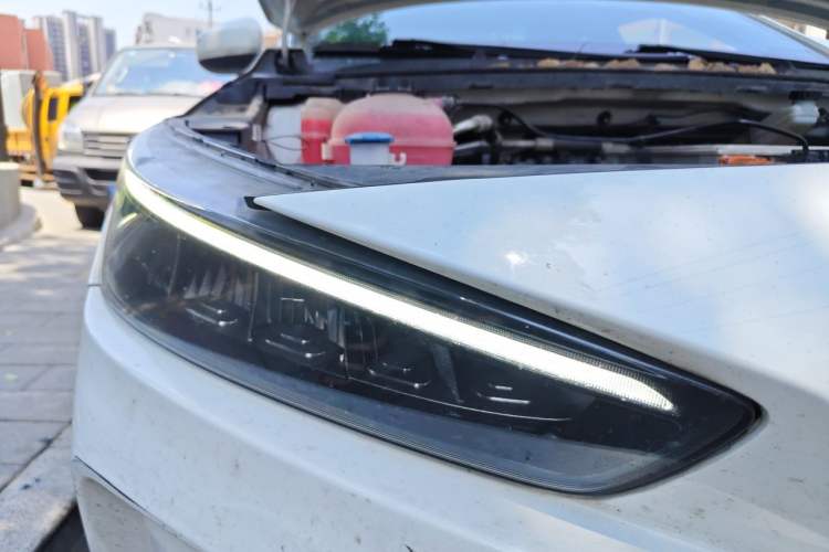 Used Geometry A 2021 Pro Enjoy High-Dimensional Range Edition 430KM A430 Easy-Drive Version Right Front Headlight