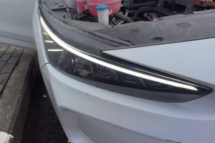 Used Geometry A 2021 Pro Enhanced High-Efficiency Range Version 600KM A600 Asian Games Edition Right Front Headlight