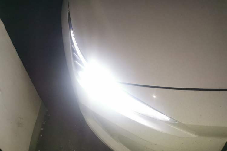 Used Geometry A 2021 Pro Enjoy High-Dimensional Range Edition 430KM A430 Easy-Drive Version Right Front Headlight