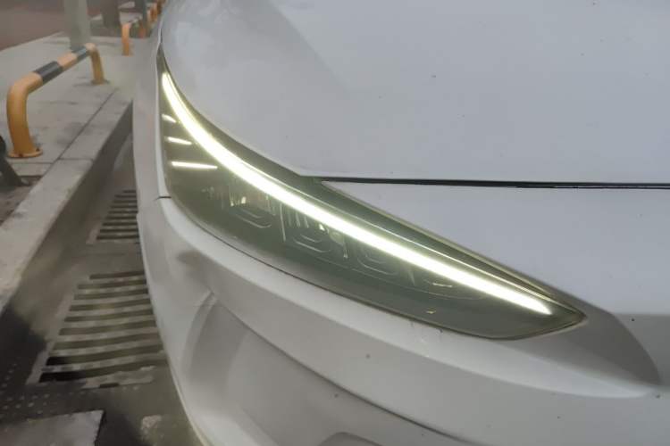 Used Geometry A 2021 Pro Enjoy High-Dimensional Range Edition 430 km A430 Square Version Right Front Headlight