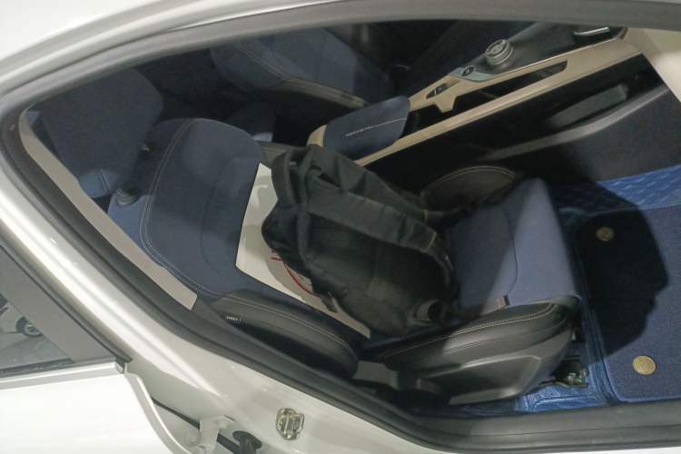 Used Geometry A 2021 Pro Enhanced High-Efficiency Range Version 600KM A600 Asian Games Edition Right Front Seat