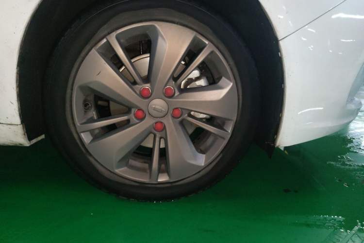Used Geometry A 2021 Pro Enhanced High-Efficiency Range Version 600 km A600 Cubic Edition Right Front Wheel Hub