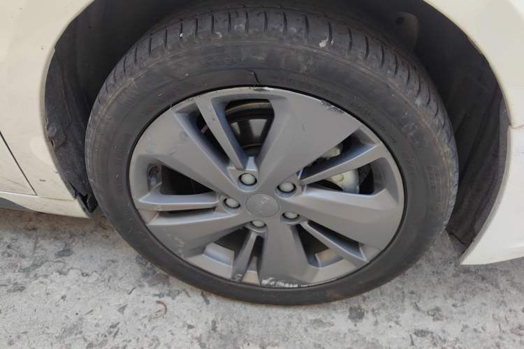 Used Geometry A 2021 Pro Enhanced High-Efficiency Range Version 600 km A600 Cubic Edition Right Front Wheel Hub