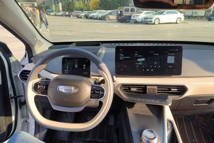 Used Geometry A 2021 Pro Enhanced High-Efficiency Range Version 600KM A600 PowerCube Edition Steering Wheel