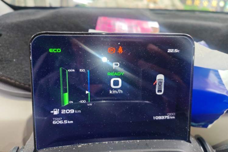 Used Geometry A 2022 Pro 600KM Red Apple Plus Odometer Close Up