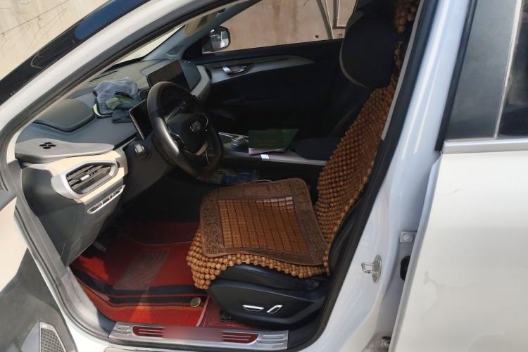 Used Geometry A 2022 Pro 600KM Red Apple Plus Left Front Seat