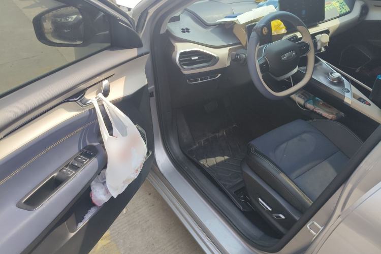 Used Geometry A 2022 Pro 600KM Red Apple Plus Driver Seat