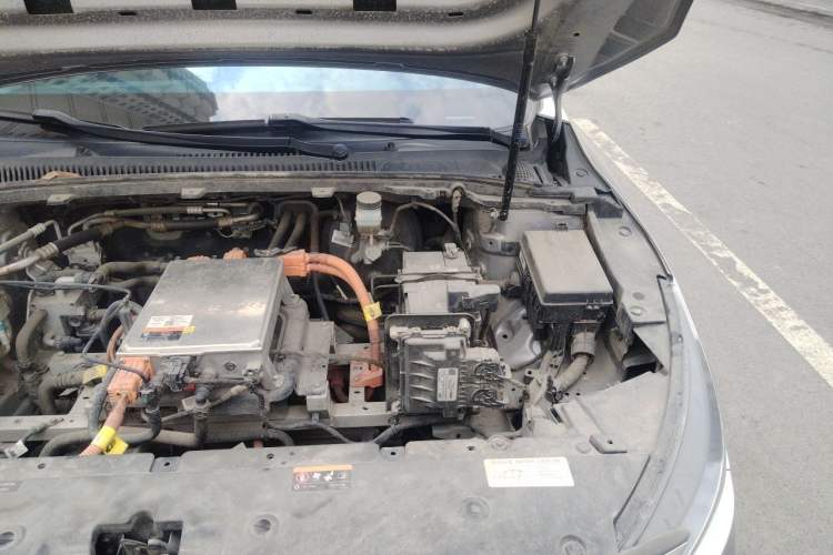Used Geometry A 2022 Pro 430KM Green Apple Pro Engine Bay Left