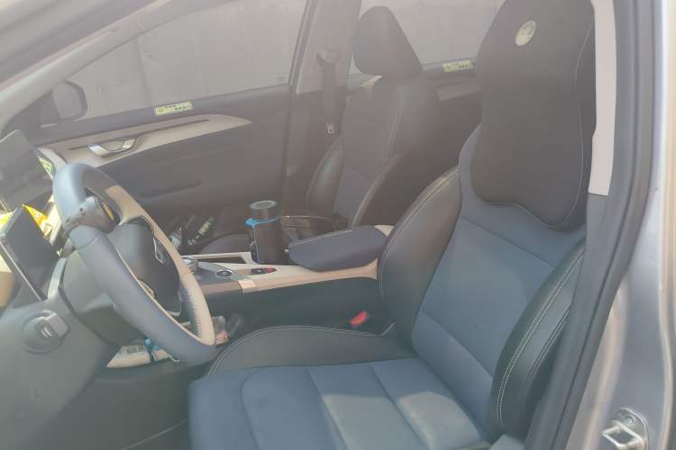 Used Geometry A 2022 Pro 600KM Red Apple Plus Left Front Seat