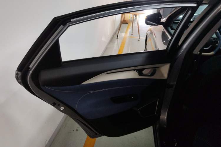 Used Geometry A 2022 Pro 600KM Red Apple Plus Left Rear Door Interior