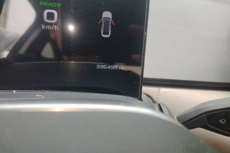 Used Geometry A 2022 Pro 430KM Green Apple Pro Odometer Close Up