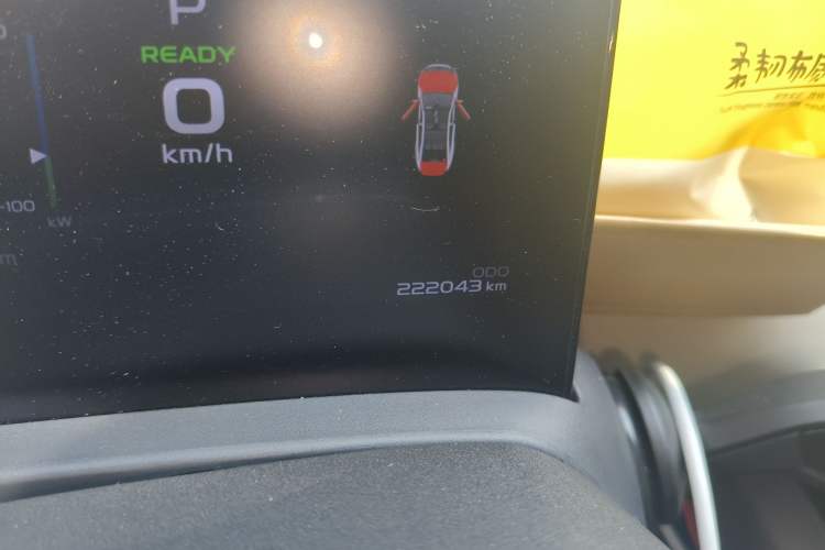 Used Geometry A 2022 Pro 600KM Red Apple Plus Odometer Close Up