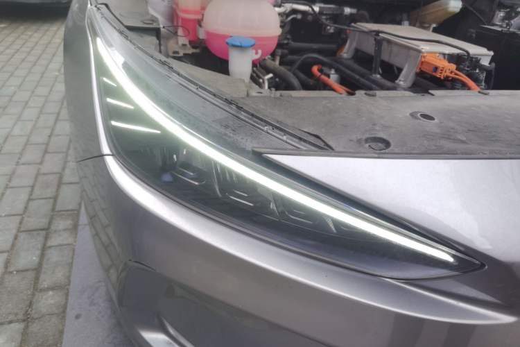 Used Geometry A 2022 Pro 430KM Commuter Edition Right Front Headlight