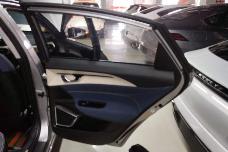 Used Geometry A 2022 Pro 600KM Red Apple Plus Right Rear Door Interior