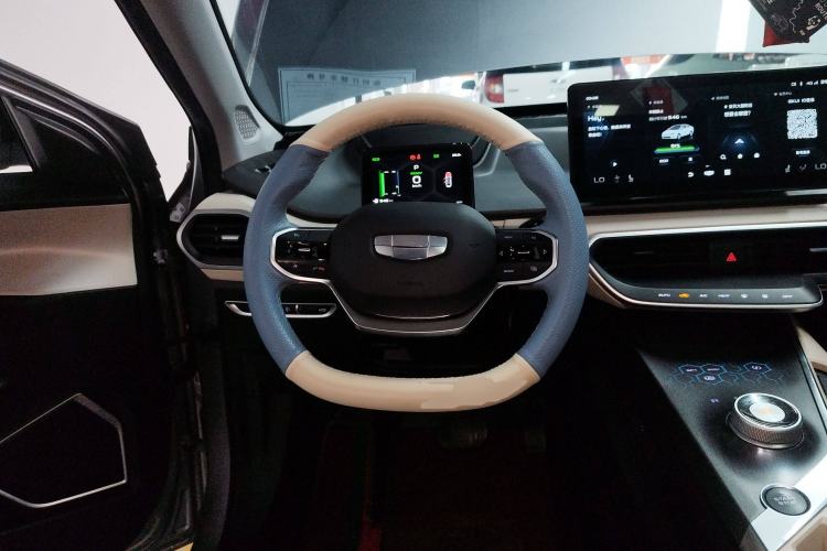 Used Geometry A 2022 Pro 600KM Red Apple Plus Steering Wheel