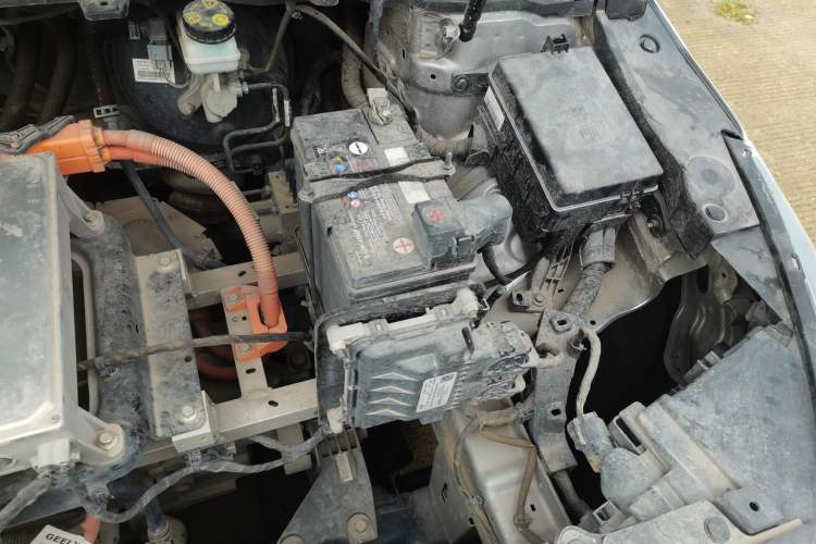 Used Geometry A 2022 Pro 430KM Commuter Edition Engine Bay Left