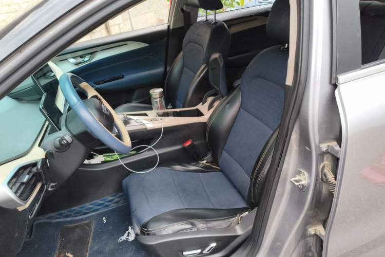 Used Geometry A 2022 Pro 600KM Red Apple Plus Left Front Seat