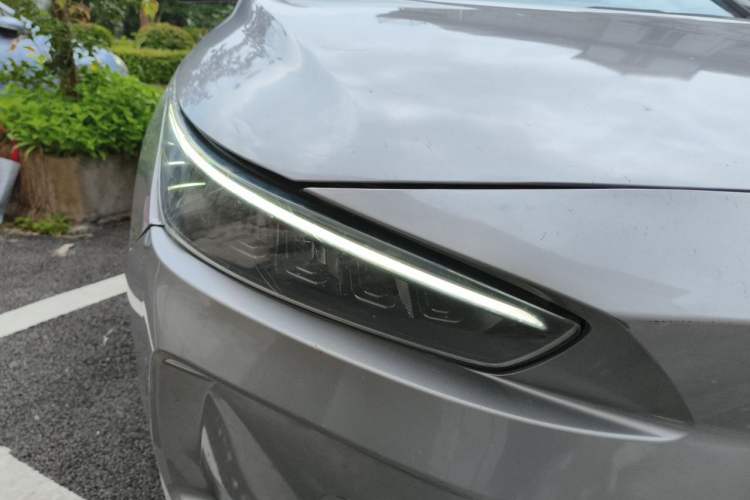 Used Geometry A 2022 Pro 600KM Red Apple Plus Right Front Headlight