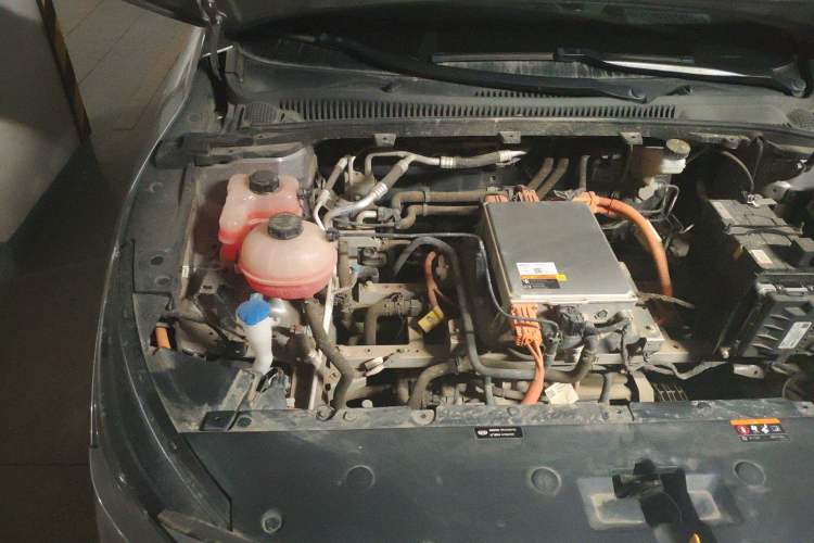 Used Geometry A 2022 Pro 430KM Business Edition Engine Bay Right