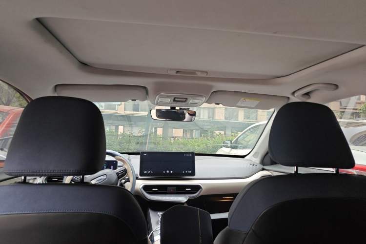 Used Geometry A 2022 Pro 600KM Red Apple Plus Headliner