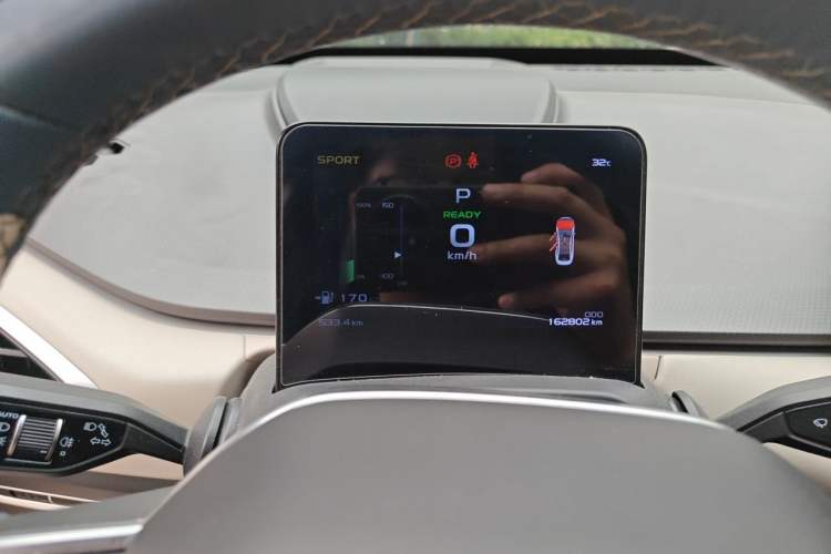 Used Geometry A 2022 Pro 600KM Red Apple Plus Instrument Cluster
