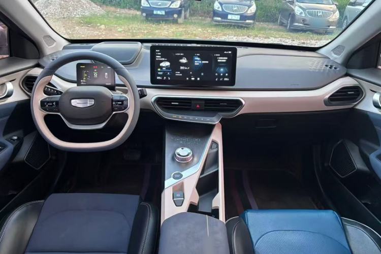 Used Geometry A 2022 Pro 430KM Green Apple Pro Interior 1