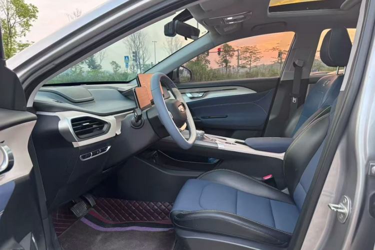 Used Geometry A 2022 Pro 430KM Green Apple Pro Interior 3