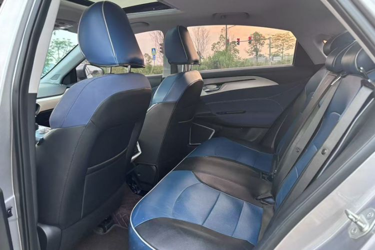 Used Geometry A 2022 Pro 430KM Green Apple Pro Interior 4