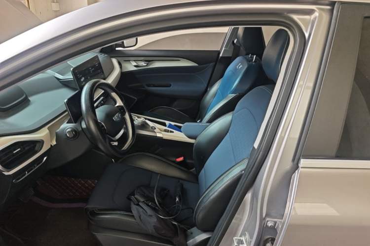 Used Geometry A 2022 Pro 430KM Green Apple Pro Left Front Seat