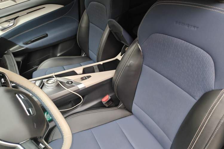 Used Geometry A 2022 Pro 600KM Red Apple Plus Left Front Seat
