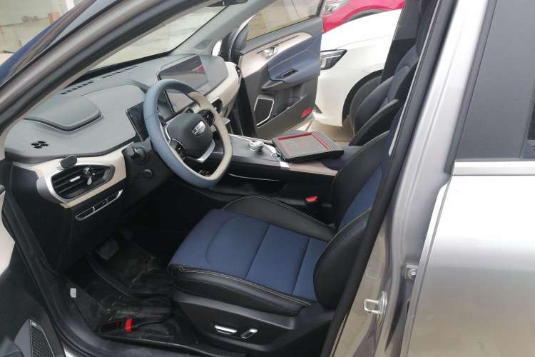Used Geometry A 2022 Pro 600KM Red Apple Plus Left Front Seat