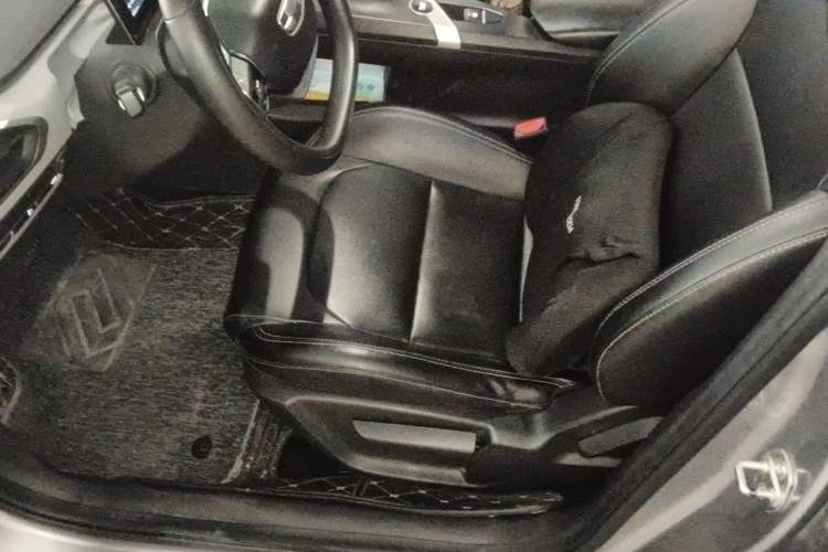 Used Geometry A 2022 Pro 430KM Commuter Edition Left Front Seat