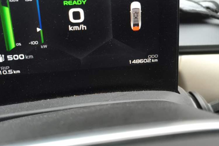 Used Geometry A 2022 Pro 600KM Red Apple Plus Odometer Close Up