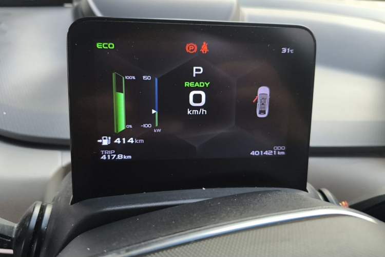 Used Geometry A 2022 Pro 600KM Red Apple Plus Odometer Close Up