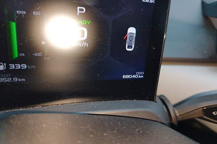 Used Geometry A 2022 Pro 430KM Business Edition Odometer Close Up