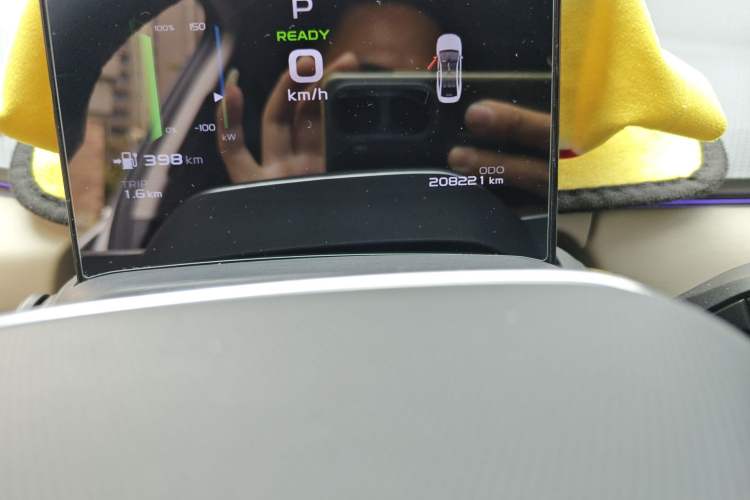 Used Geometry A 2022 Pro 430KM Green Apple Pro Odometer Close Up