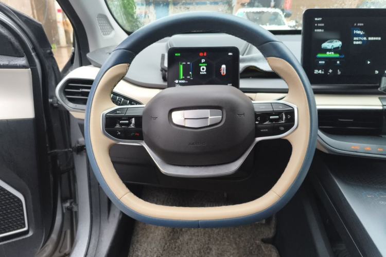 Used Geometry A 2022 Pro 600KM Red Apple Plus Steering Wheel
