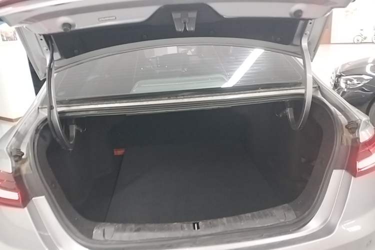 Used Geometry A 2022 Pro 430KM Commuter Edition Trunk