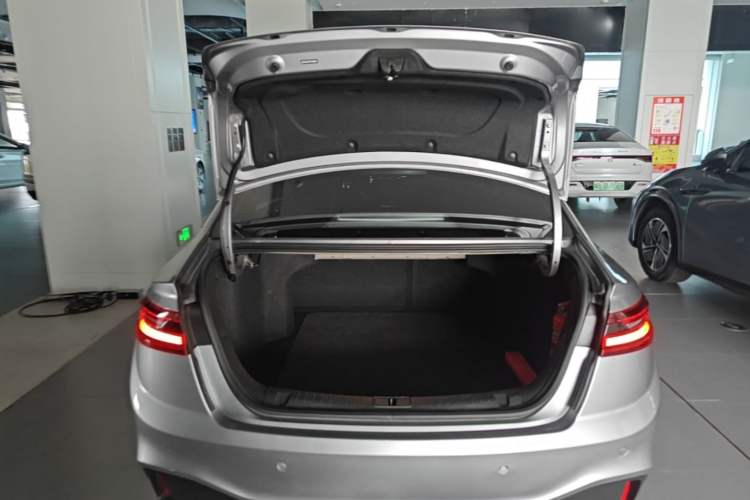 Used Geometry A 2022 Pro 430KM Green Apple Plus Trunk