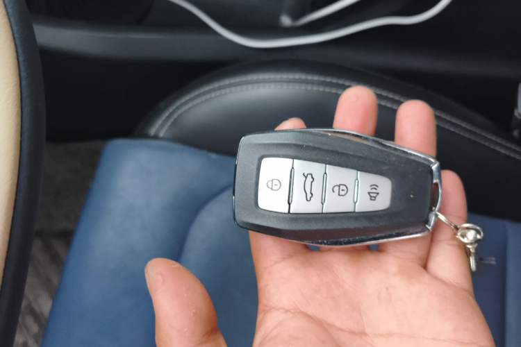 Used Geometry A 2022 Pro 600KM Red Apple Plus Vehicle Key