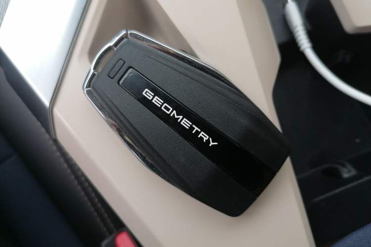 Used Geometry A 2022 Pro 600KM Red Apple Plus Vehicle Key