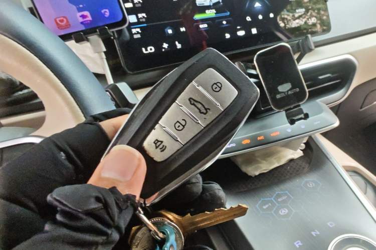 Used Geometry A 2022 Pro 430KM Green Apple Pro Vehicle Key