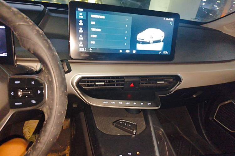 Used Geometry A 2022 Pro 430KM Commuter Edition Audio And AC Panel