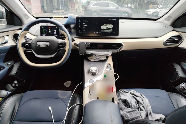 Used Geometry A 2022 Pro 600KM Red Apple Plus Center Console