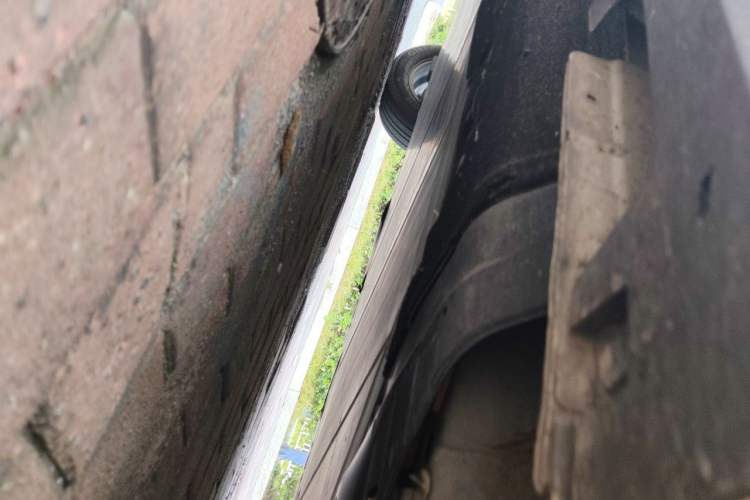 Used Geometry A 2022 Pro 430KM Green Apple Pro Chassis Front Right