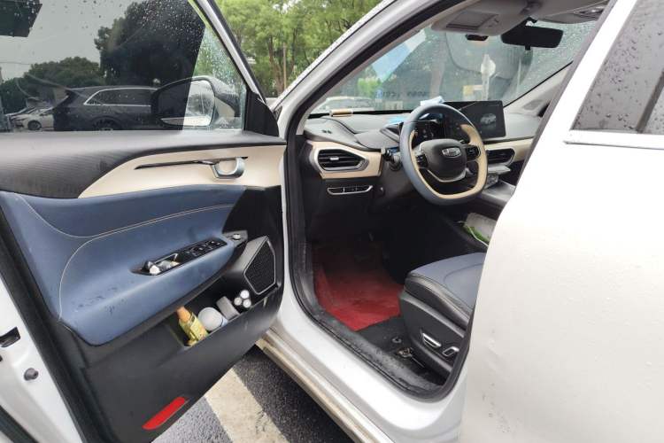 Used Geometry A 2022 Pro 600KM Red Apple Plus Driver Seat